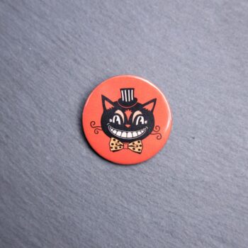 Vintage Cat Button. These buttons are made with photo paper, metal round, and metal backing. These buttons are vibrant and fun to use on bags or vests.
