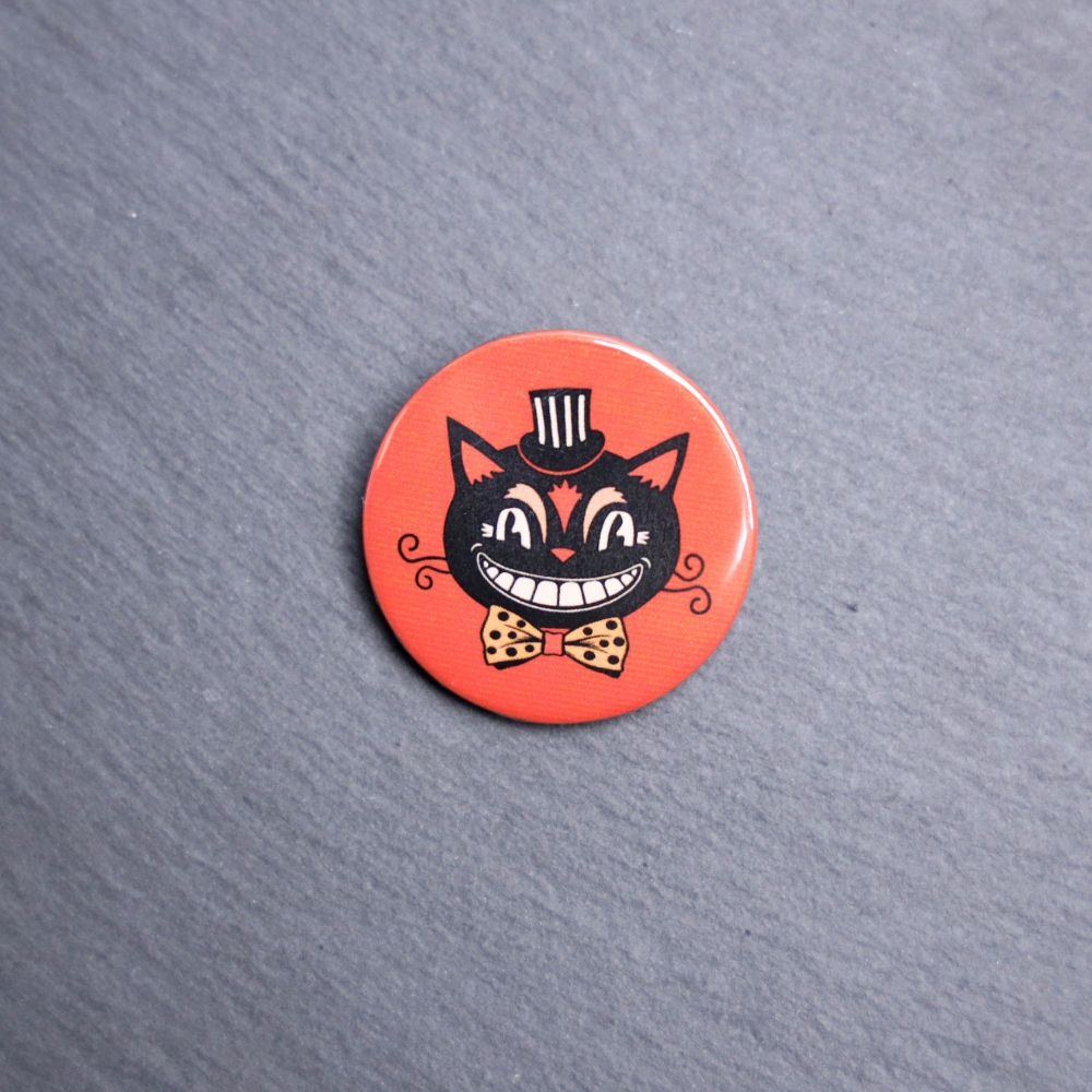 Vintage Cat Button. These buttons are made with photo paper, metal round, and metal backing. These buttons are vibrant and fun to use on bags or vests.